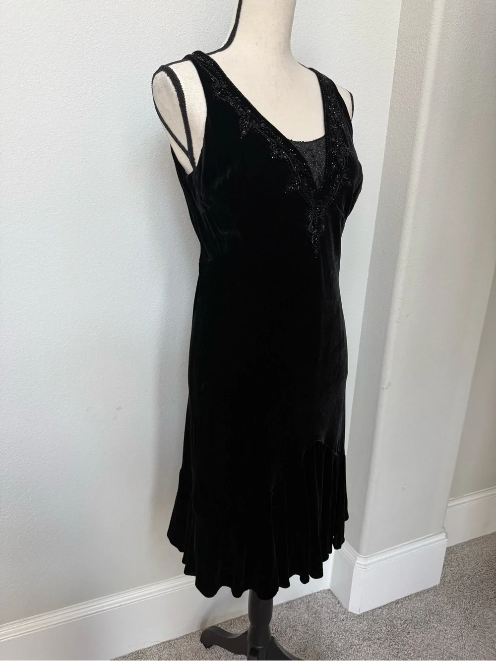 Jones New York Black Velvet Beaded V-Neck Midi Cocktail Dress
